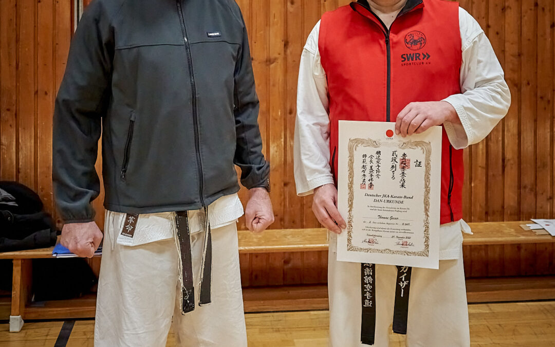 Karate – Thomas Geiser besteht 2. Dan beim Jubiläumslehrgang in Auersmacher